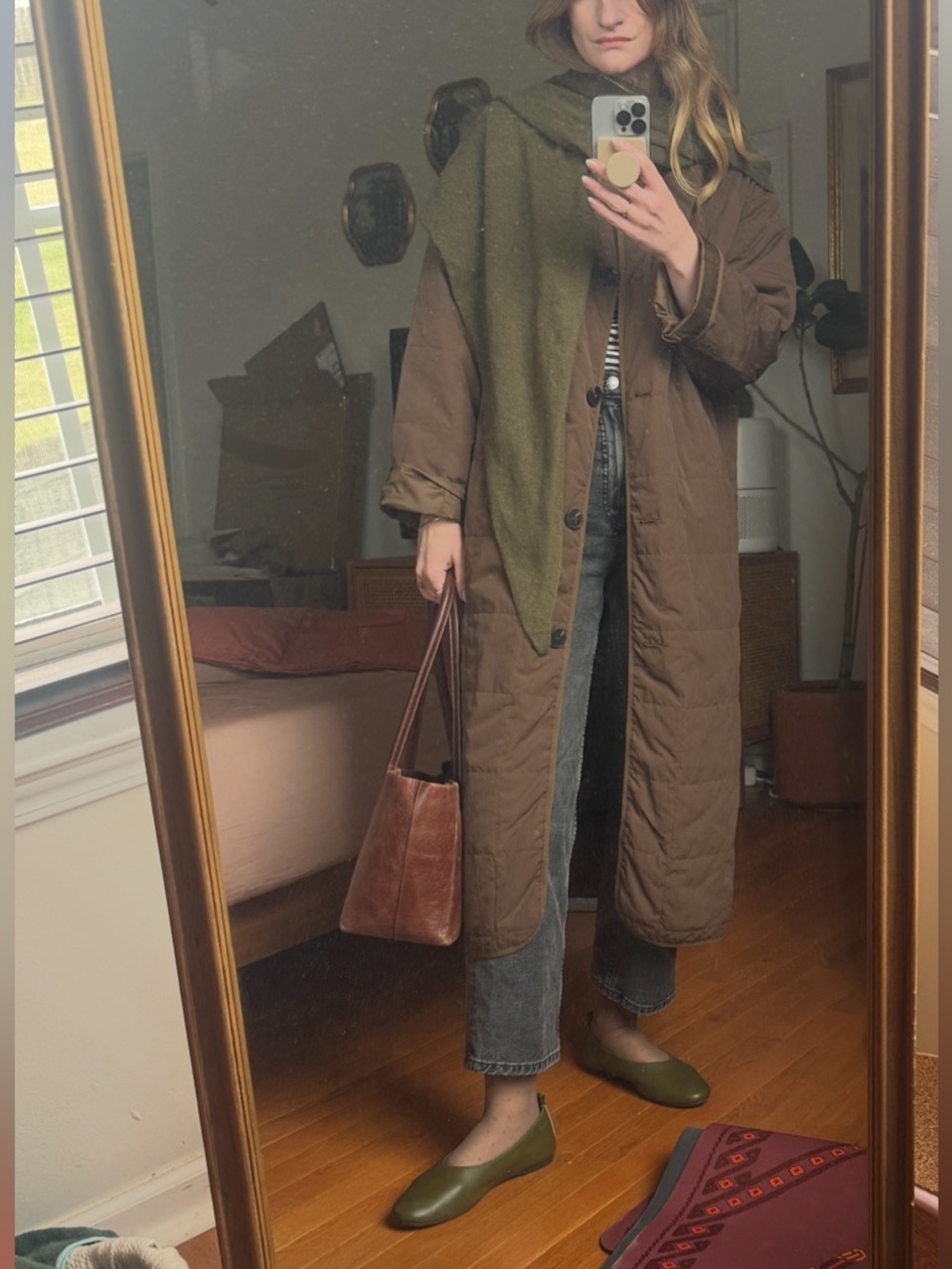 Everlane -  THE RENEW QUILTED LONG LINER in Cocoa - Picture 4 of 6